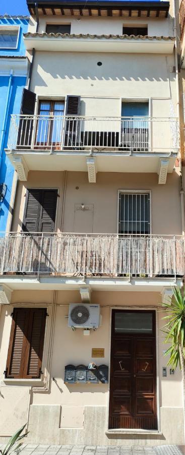 Da Paolo E Laura - In Centro A San Benedetto Apartment San Benedetto del Tronto Bagian luar foto